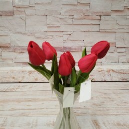 Červený gumený tulipán